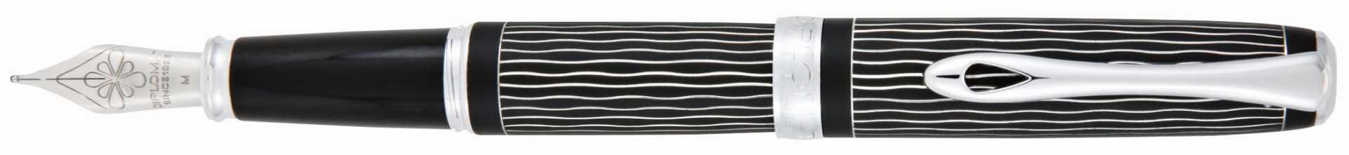 DIPLOMAT Excellence A plus - Wave Guilloche Lapis Black - stilou cu penita M, din otel inoxidabil